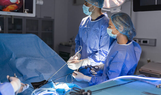 The,Surgeon’s,Holing,The,Instrument,In,Abdomen,Of,Patient.,The bariatric-surgery-riverside