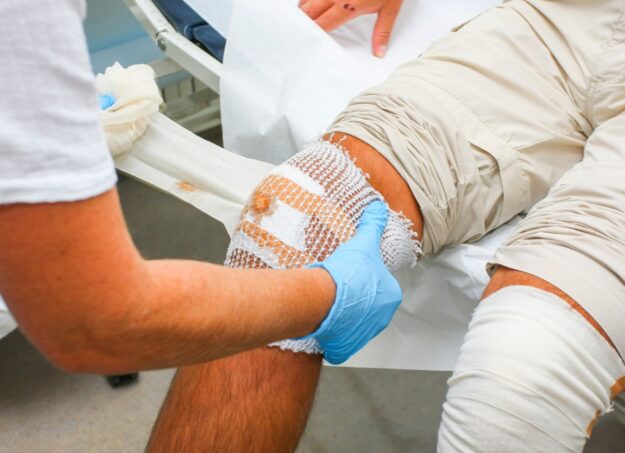 Wound Care Clinic Near Me: When to Go and How Specialized Care Helps Healing